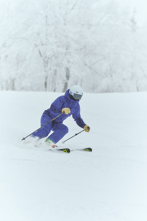 Model wearing the GW06304 W's GORE-TEX 2L Jacket